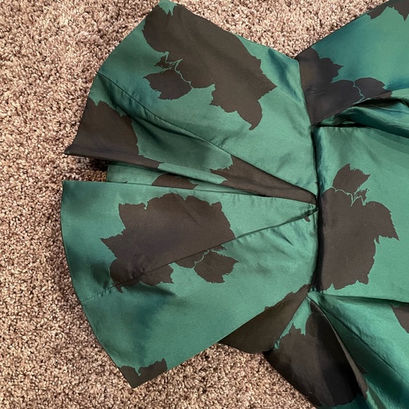AKIRA, STUNNING Hunter Green/Black satin high-low dress. Size S - Picture 4 of 7